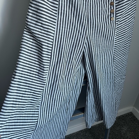 Used striped wide leg coulottes. - Picture 3 of 4